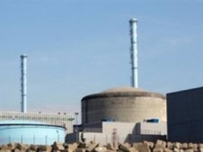Detienen fuga de agua radiactiva de un reactor nuclear en Francia