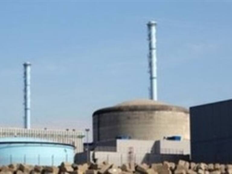 Detienen fuga de agua radiactiva de un reactor nuclear en Francia