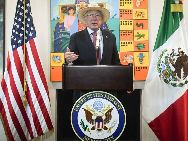 Histórico que una mujer gobierne México: Ken Salazar