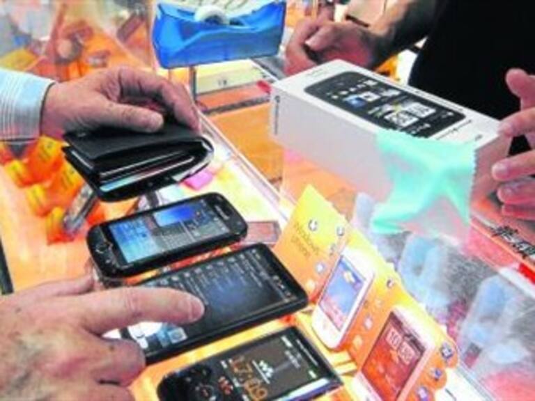 Autoridades bloquean la entrada de competidores en telefonía celular