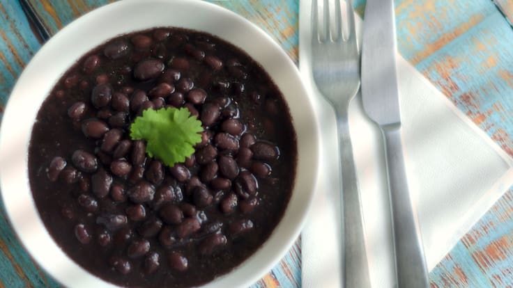 ¿Cuánta sal deben llevar los frijoles? El error que cambia todo el sabor