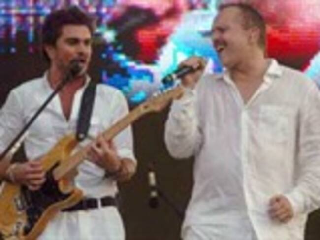 Ofrecen Juanes y Miguel Bosé un gran concierto en Colombia