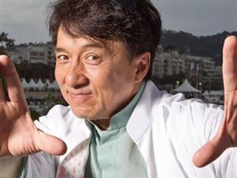 Investigan en Honk Kong a Jackie Chan por presunto uso de armas