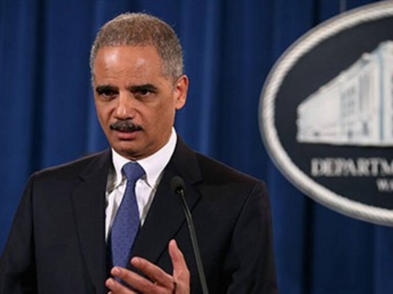 Condena Holder ataque contra policías de Ferguson