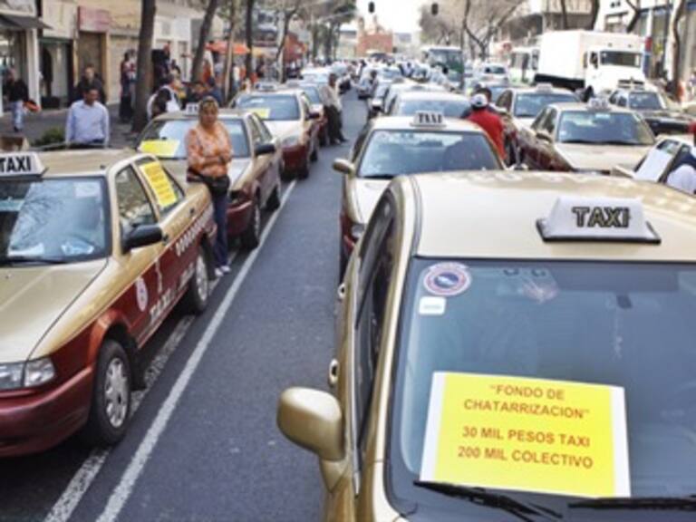Protestan taxistas contra el ‘Hoy No Circula’