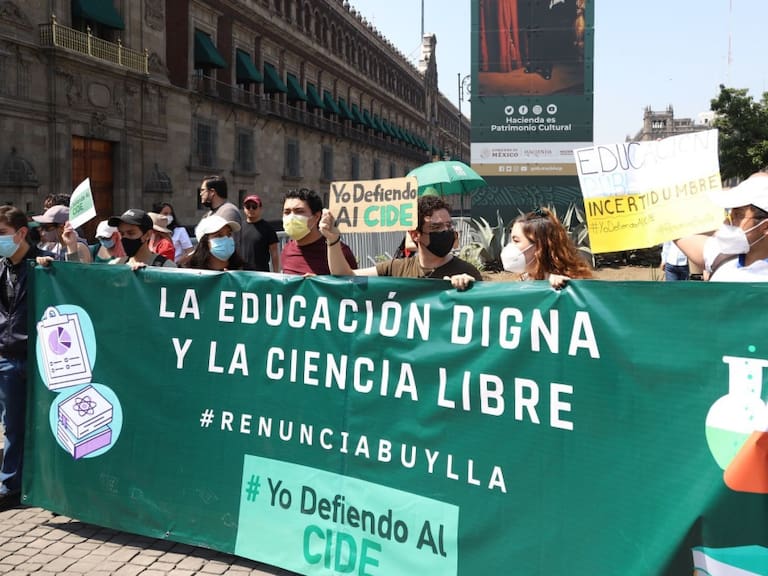 Los estudiantes protestan contra la Ley de Ciencia