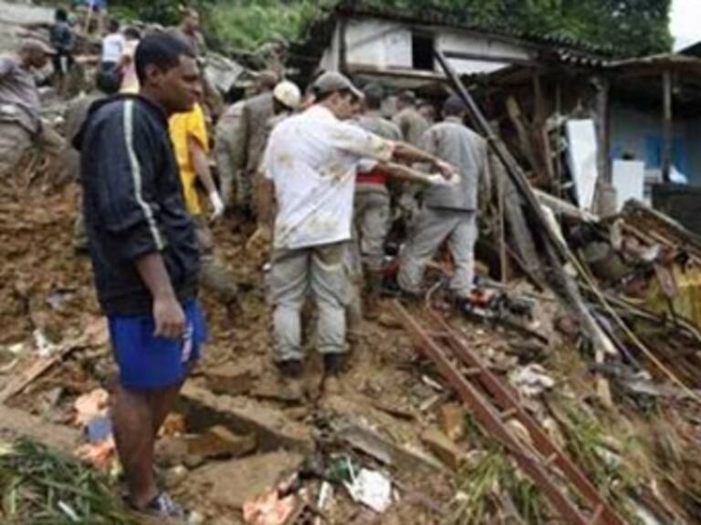 Suman 96 muertes por lluvias en Rio de Janeiro