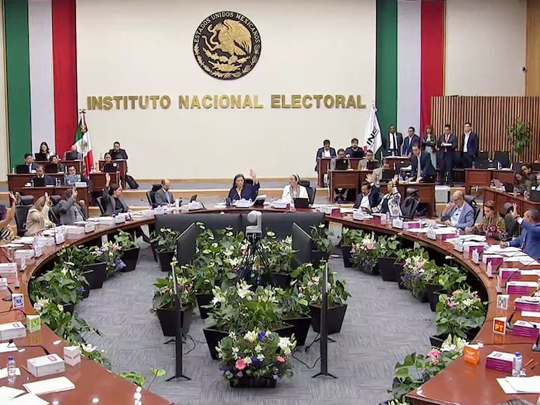 Revisará INE sueldos y normas administrativas rumbo al presupuesto 2027; promete no afectar su operación.