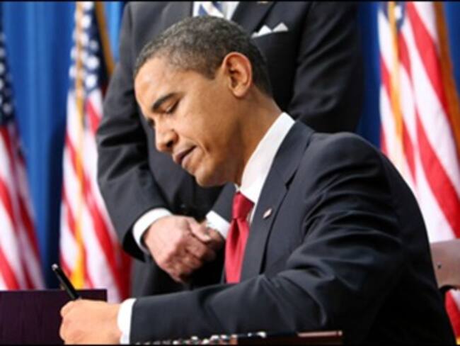 Obama firma ley de defensa con cláusula sobre derechos civiles