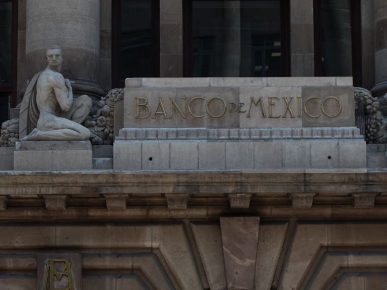 Renuncia director de investigación del Banco de México