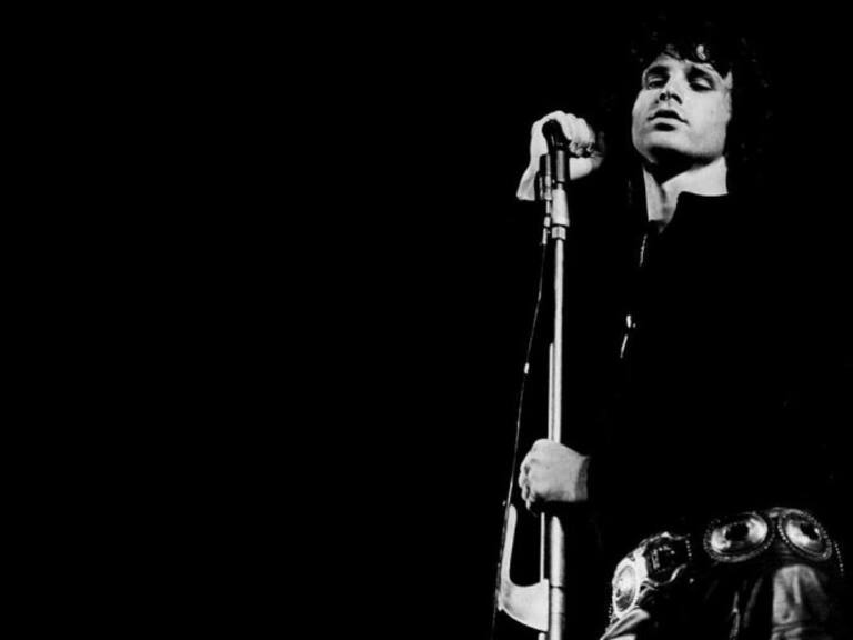 Entre los apodos que tenía se destacan Jimbo y The Lizard King; sin embargo, uno que llama la atención es Mr. Mojo Risin ya que es un anagrama de Jim Morrison. Este nombre lo menciona en la canción ‘LA Woman’.