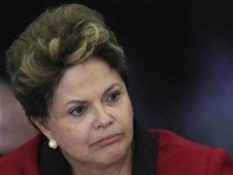 Afirma Rousseff que diálogo de paz engrandece a Colombia