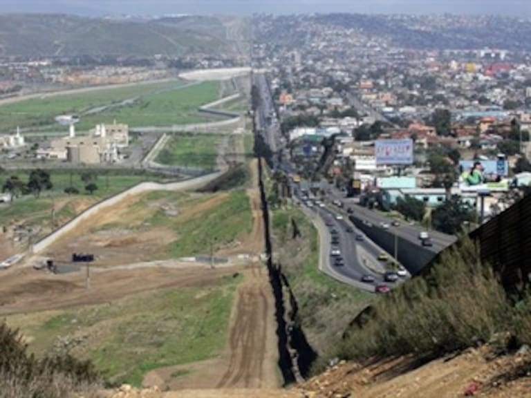 Pactan México y EU reforzar frontera