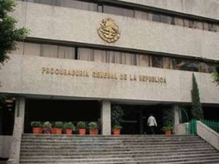Señalan abogados que PGR no tiene pruebas contra arraigados; levanta huelga de hambre alcalde de Apatzingán