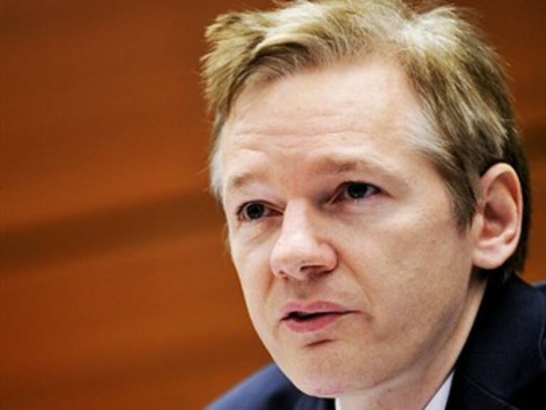 Angustia a madre de fundador de WikiLeaks orden de Interpol