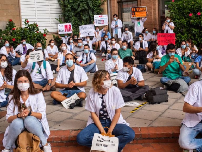 Estalla huelga de médicos en España, recursos de la UE no llegan
