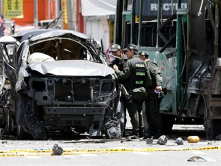 Deja atentado 3 muertos y 10 heridos en Bogotá