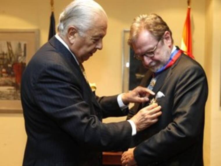 Reconocen a Juan Luis Cebrián con la orden 'Bernardo OHiggins'