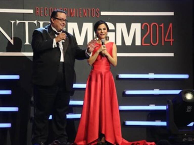Desfilan grandes personalidades en la alfombra roja de los Premios 'MGM 2014'