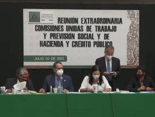 Aprueban prórroga de un mes para la entrada en vigor de ley outsourcing