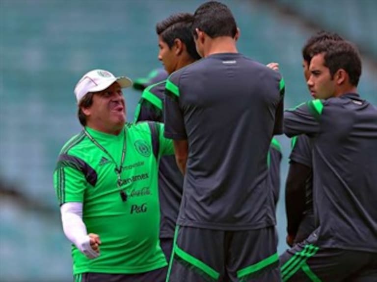 México prepara el Mundial con medio plantel