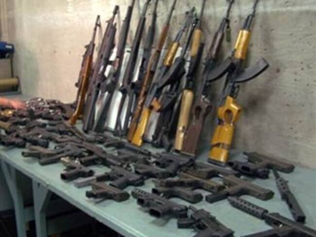 Llegan dos mil armas diarias de EU a México pese a decomisos