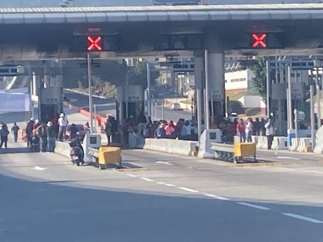 Maestros de la CNTE toman casetas