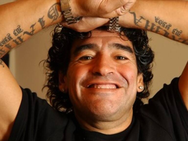 Desata fiebre de hinchas debut de Maradona como técnico de Argentina