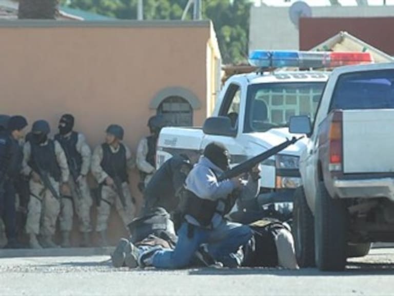 Reportan enfrentamiento entre militares y civiles en Michoacán