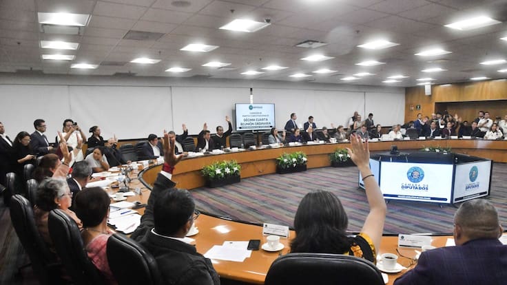 Avanza reforma para prohibir la doble nacionalidad a candidatos a la Presidencia y gubernaturas