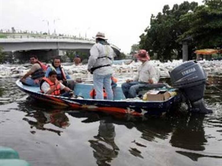 Mandan a evacuar márgenes del río Carrizal en Tabasco