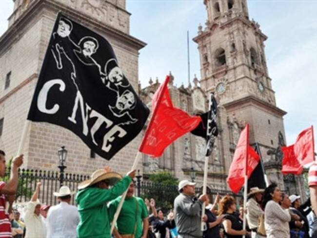 Disidencia magisterial toma INE e IEM en Michoacán