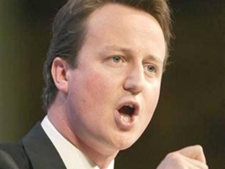 Pide Cameron 'nuevo comienzo' para Libia durante cita en Londres