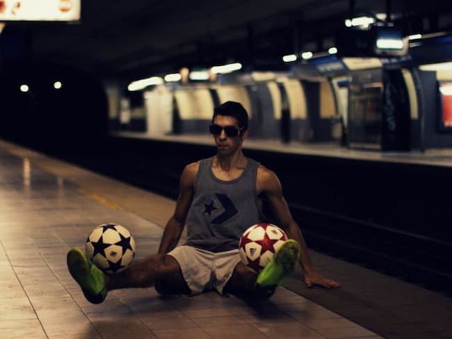 El arte de hacer malabares con el balón del argentino Carlos Iacono