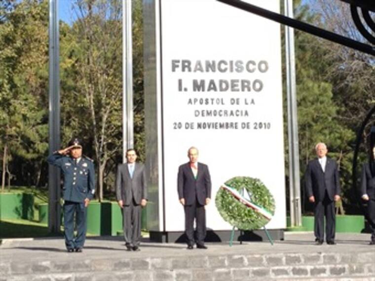 Encabeza Calderón ceremonia por Aniversario de la Revolución Mexicana