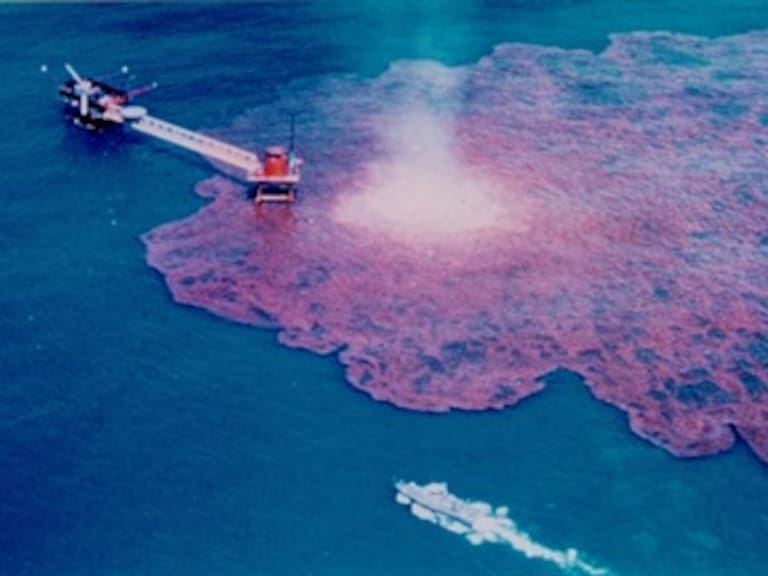 Retiran cúpula que cubría derrame petrolero en Golfo de México