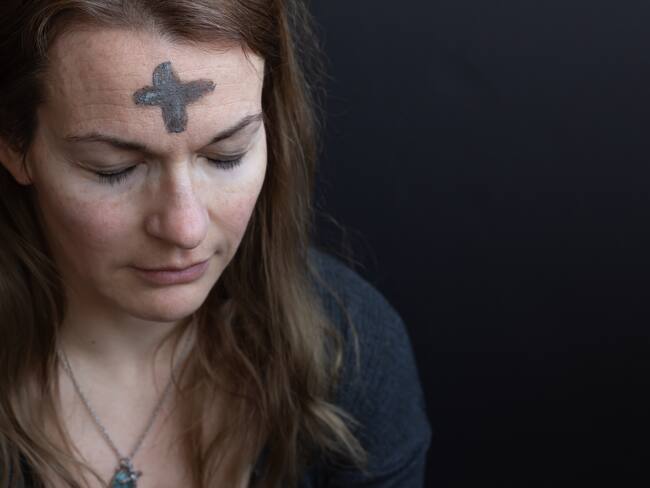 ¿Cuándo es Miércoles de Ceniza y el inicio de Cuaresma 2025? Este es el significado de la cruz en la frente