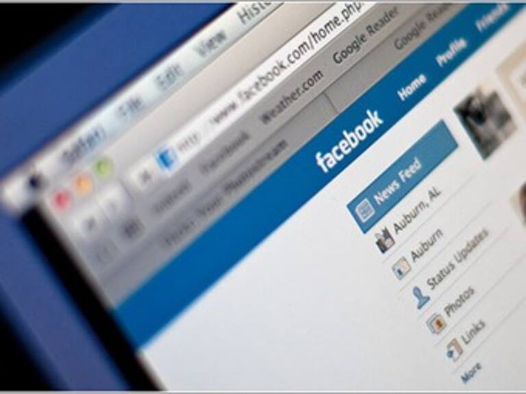 Prohíbe Mujica uso de Facebook y Twitter a funcionarios uruguayos