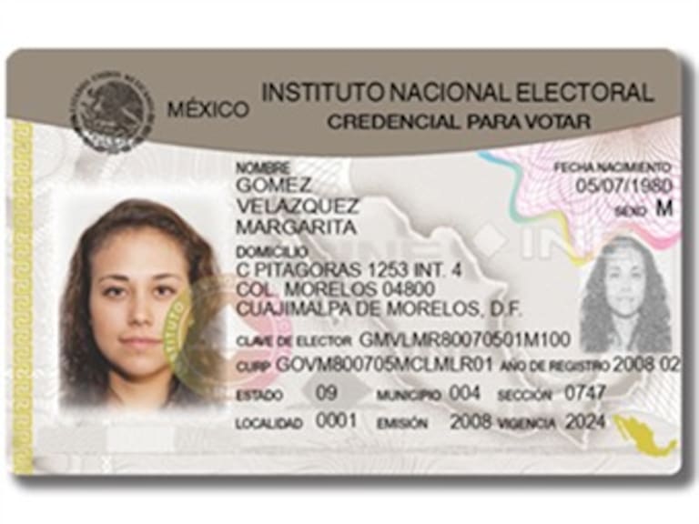 Comienza INE a entregar nuevas credenciales de elector