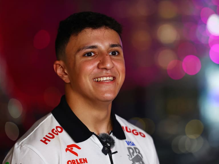 El piloto franco-argelino será compañero de Yuki Tsunoda en la escudería Visa Cash App Racing Bulls.