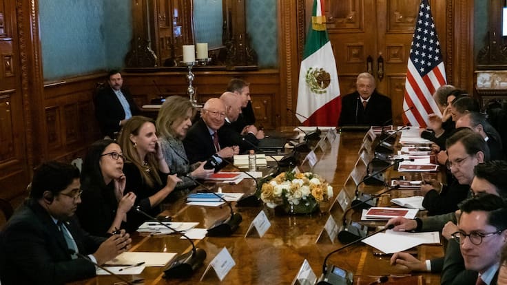 AMLO se reúne con funcionarios estadounidenses en Palacio Nacional
