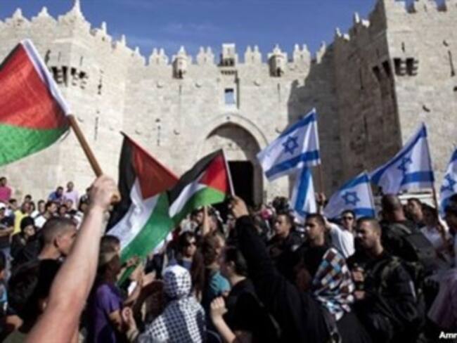 Israelíes y palestinos invocan paz en inédita plegaria en El Vaticano