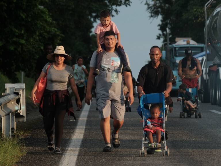 Llama INM a dirigentes de caravana migrante a actuar con responsabilidad