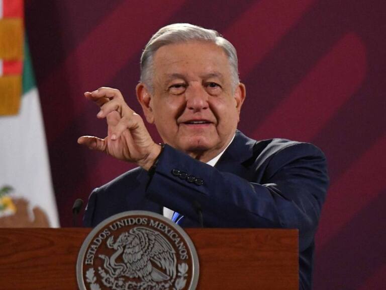 Acataré orden del INE para colocar cortinilla en mañanera: López Obrador