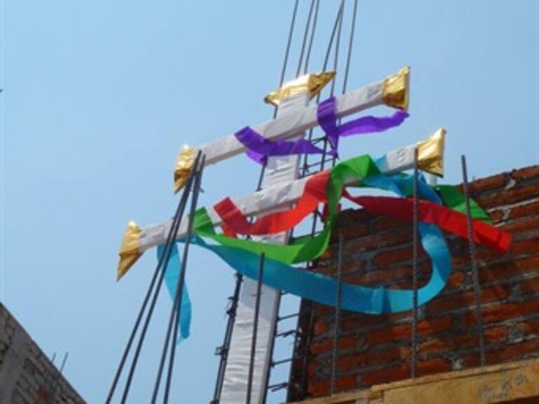 Trabajadores de la construcción celebran Día de la Santa Cruz