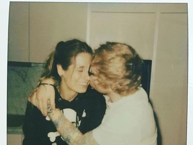 Ed Sheeran anunció que contraerá matrimonio con su novia Cherry Seaborn