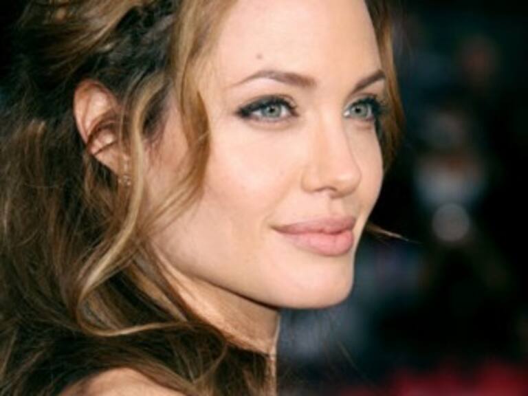 Pide Jolie solución de conflictos y evitar desplazamientos forzados