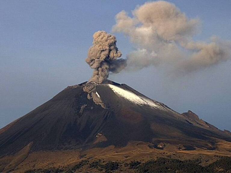 [Video] Reportan explosión con ceniza del Popocatépetl