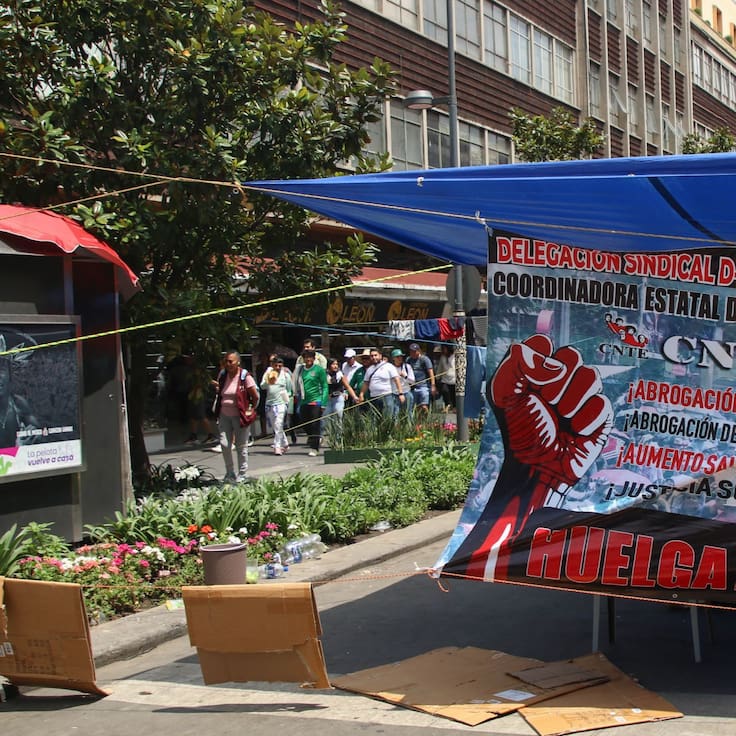 CNTE no levanta la huelga y analiza llevar el plantón a Paseo de la Reforma