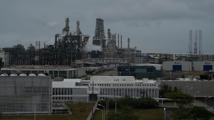 Pemex confirma incendio en la Refinería Olmeca de Dos Bocas